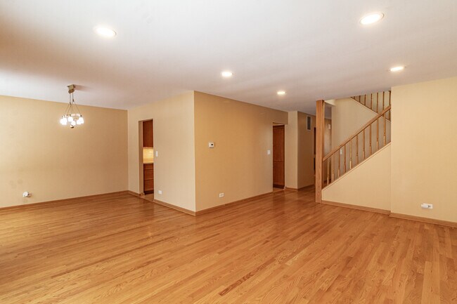 Building Photo - 416 Swallow Ln