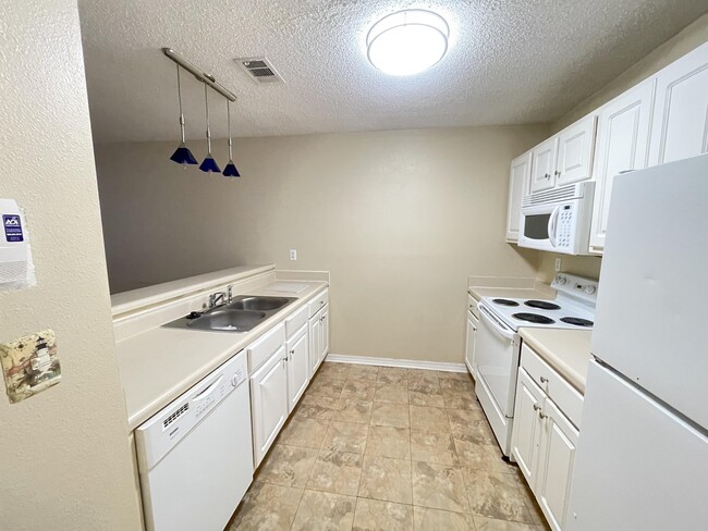 Building Photo - 495 Keystone Rd