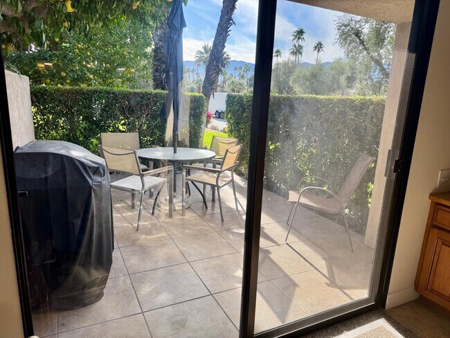 Building Photo - 310 Forest Hills Dr