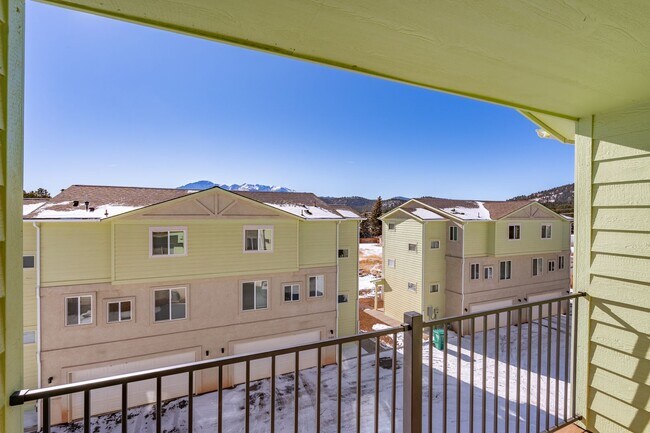 Building Photo - Great Location Woodland Park Townhome!