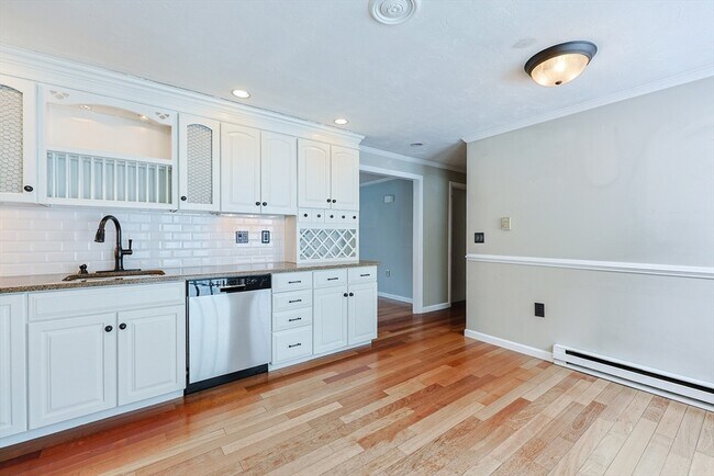 Building Photo - 835 Mt Hope St