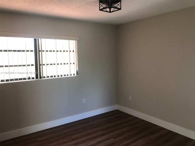 Building Photo - 12520 SW 94th Ln