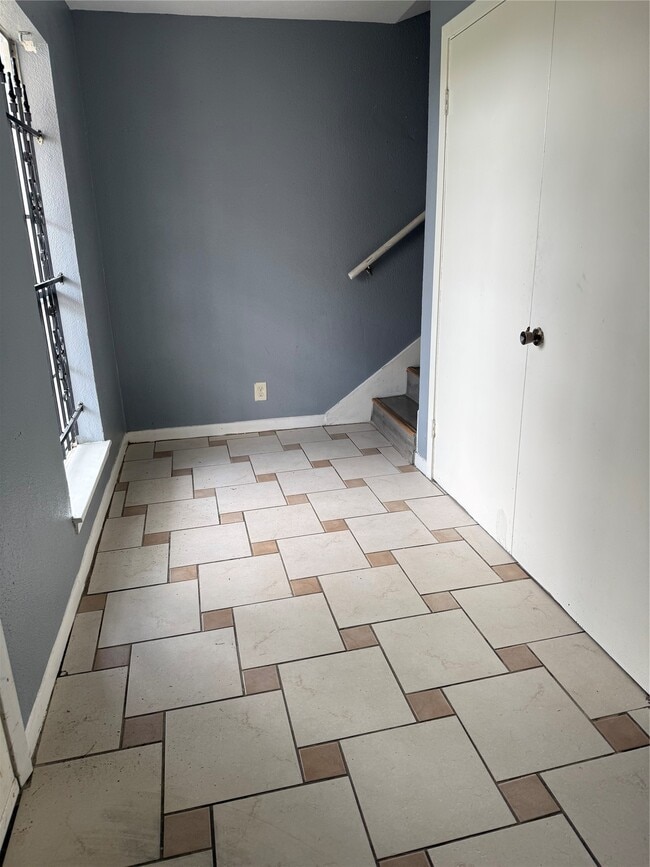 Building Photo - 6201 Ranchester Dr