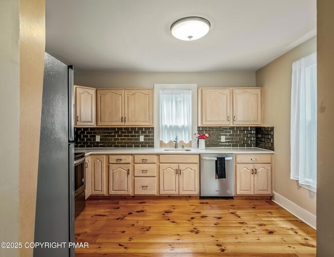 Building Photo - 703 Scott St