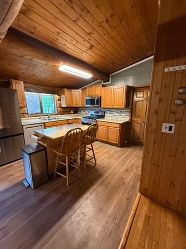 Building Photo - Spacious Pet-Friendly Home with Fireplace, Garage & Huge Deck Near Fairbanks