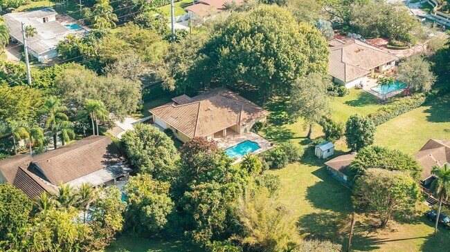 Building Photo - 13550 SW 82nd Ave