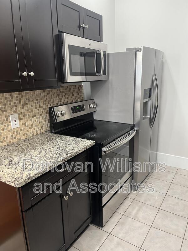 Building Photo - 135 E Wilson Ave