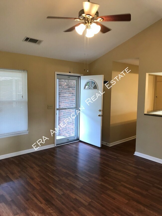 Building Photo - 912 Spruce Ct