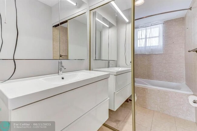 Building Photo - 3199 S Ocean Dr