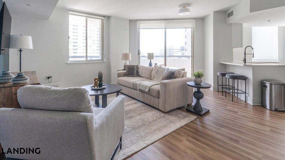 Building Photo - 1221 S Eads St