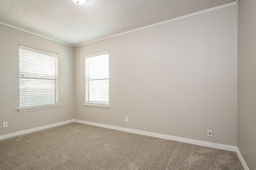 Building Photo - 505 Plainview Dr