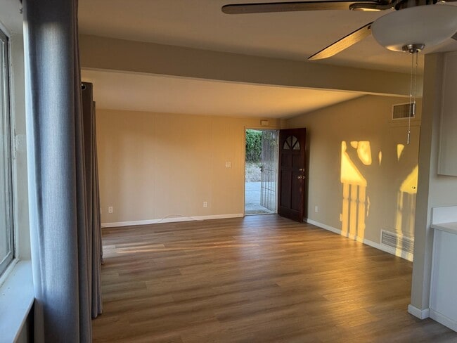 Building Photo - Updated 3BR/2BA home w/yard and garage in ...