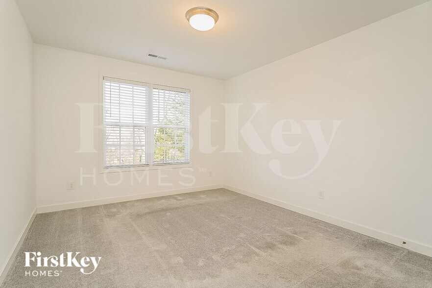 Building Photo - 1816 Yarborough Dr