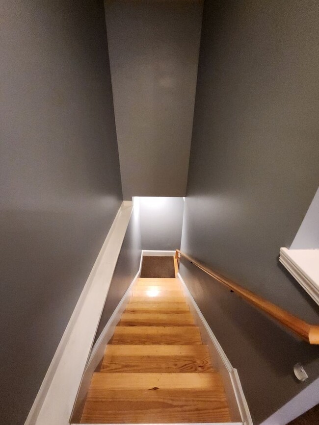 Building Photo - Cute duplex in Belmont-