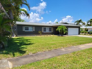 Building Photo - 245 Harbour Dr E