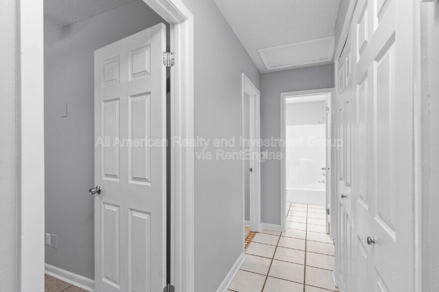 Building Photo - 202 Stephen Ave