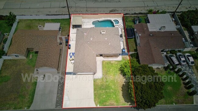 Building Photo - 387 E Nubia St