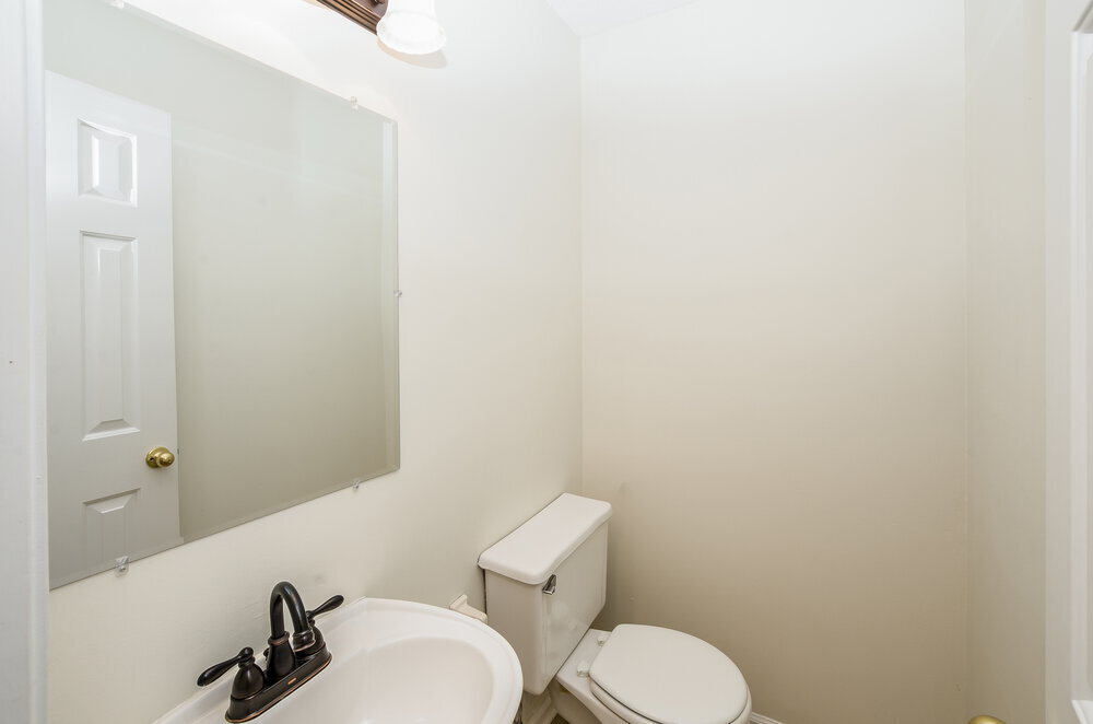 Building Photo - 8562 Shingle Oaks Dr