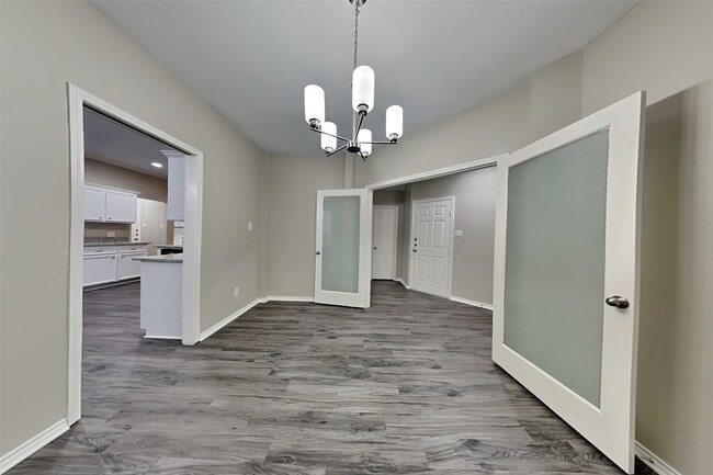 Building Photo - 26953 Kings Crescent Dr