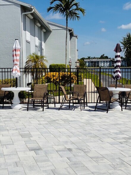 Building Photo - 9570 Green Cypress Ln