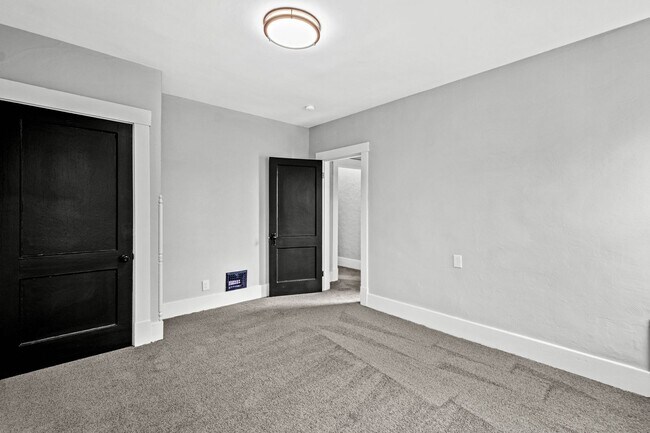 Building Photo - Stunning 2 bedroom home in Homestead available August 1!