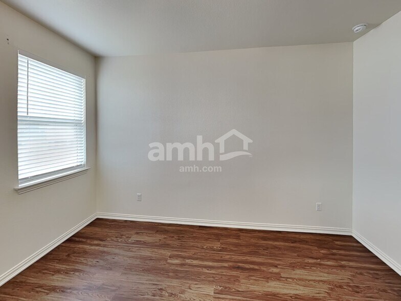 Building Photo - 2717 Deerfield Creek