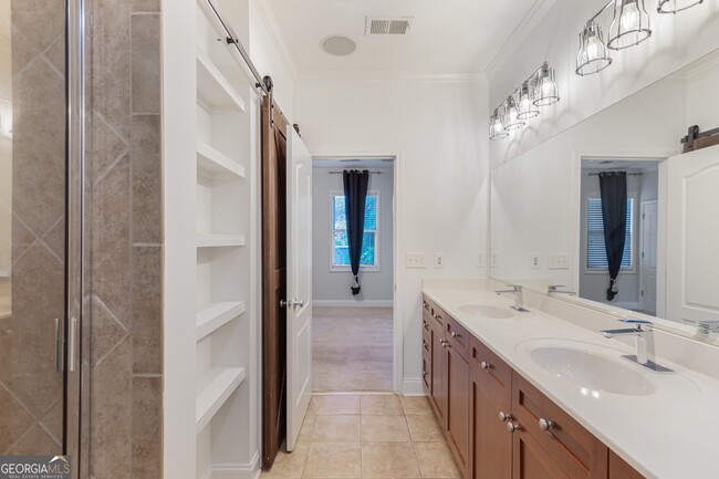 Building Photo - 1953 Sterling Oaks Cir NE