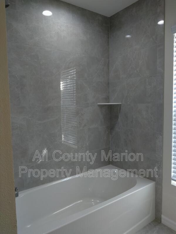 Building Photo - 4704 SW 143rd Loop