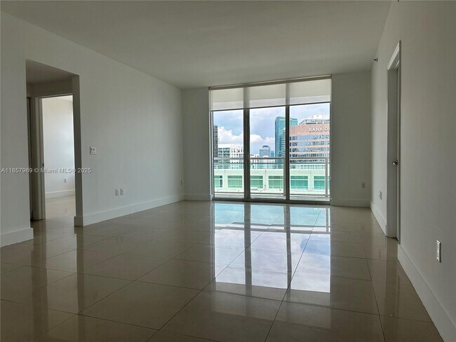 Building Photo - 950 Brickell Bay Dr