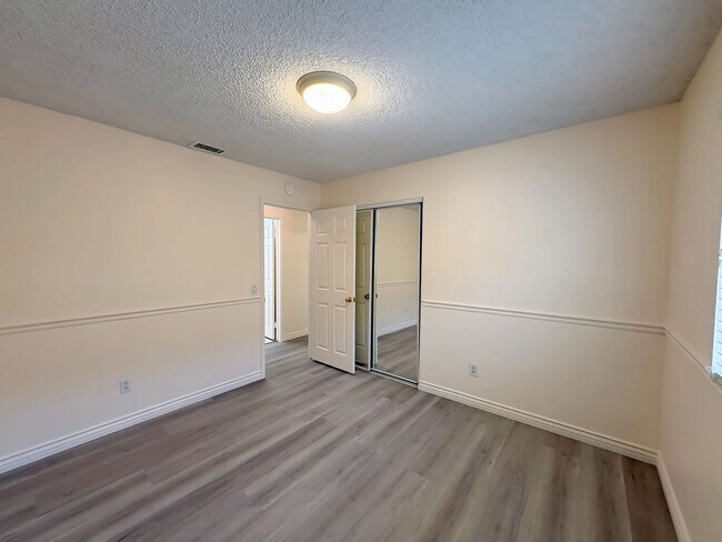 Building Photo - Beautiful Home in a Cul-de sac