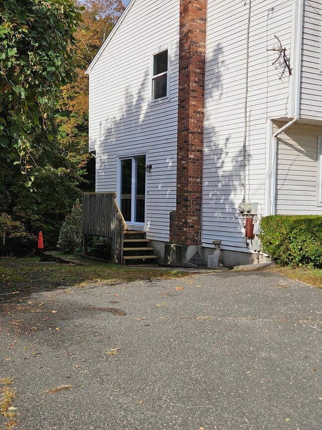 Building Photo - 356 Adams St