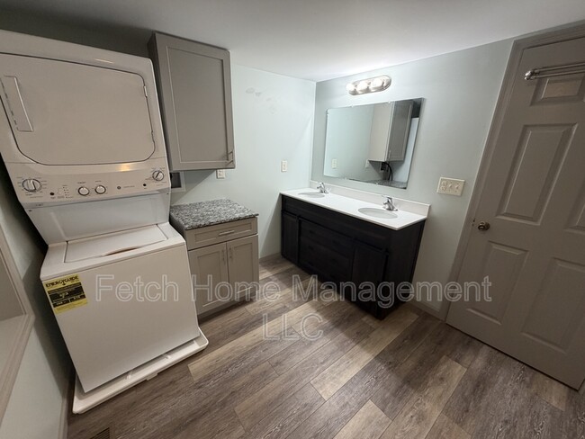 Building Photo - 34 N Lee St