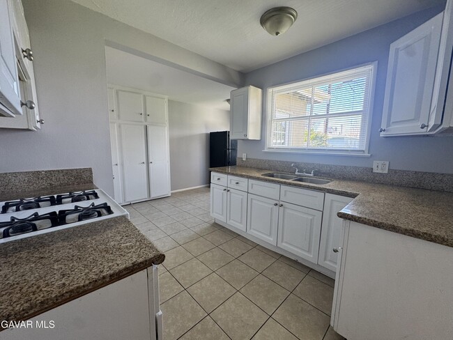 Building Photo - 44151 Hardwood Ave