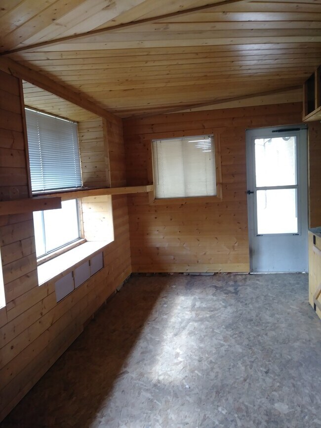 Building Photo - 380 W 1050 N