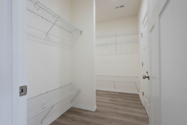 Building Photo - NEW LUXURY 2 BED 2 BATH 1 CAR GARAGE DUPLEX