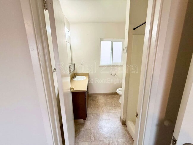 Building Photo - 1248 W 19th St