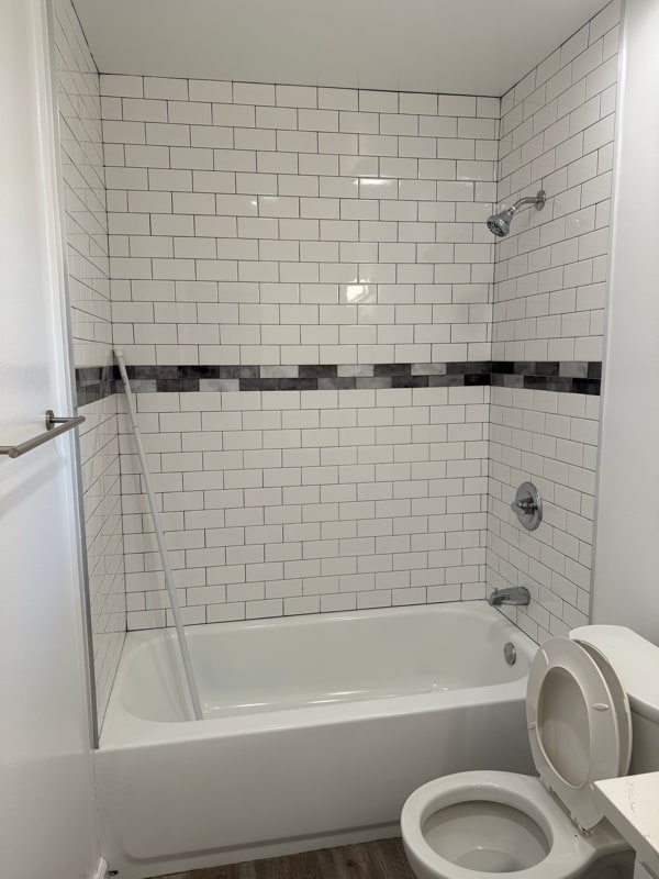 Building Photo - 966 W 11th St