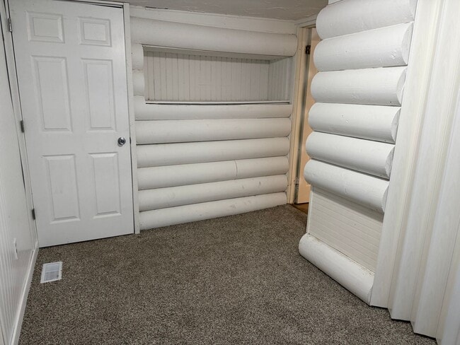 Building Photo - Quaint 1 BR/1 BA near downtown!