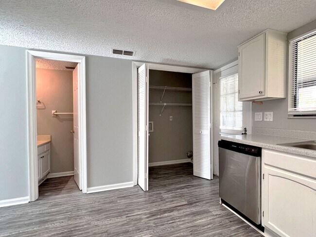 Building Photo - Two-Bedroom End Unit Townhome