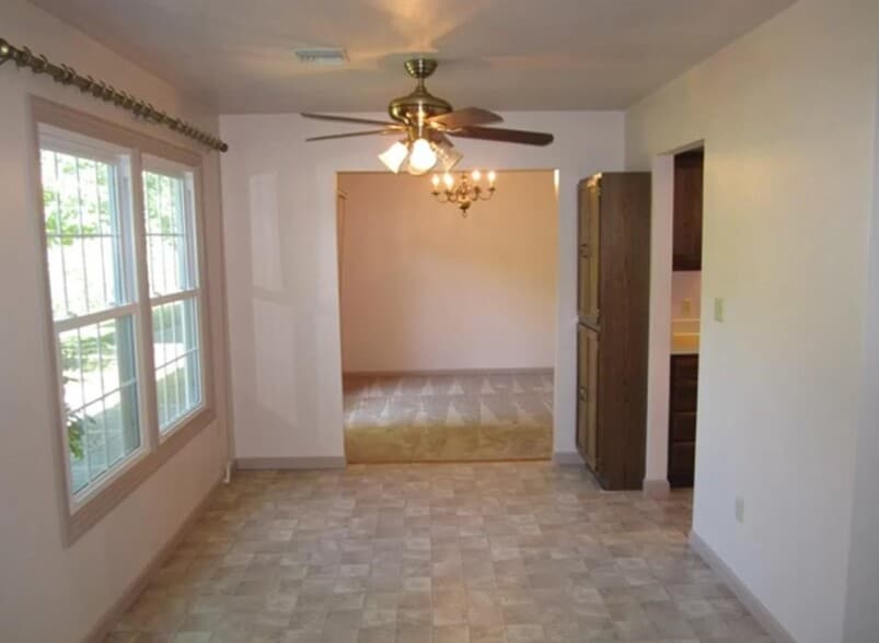Dining Area - 213 Crescent Dr