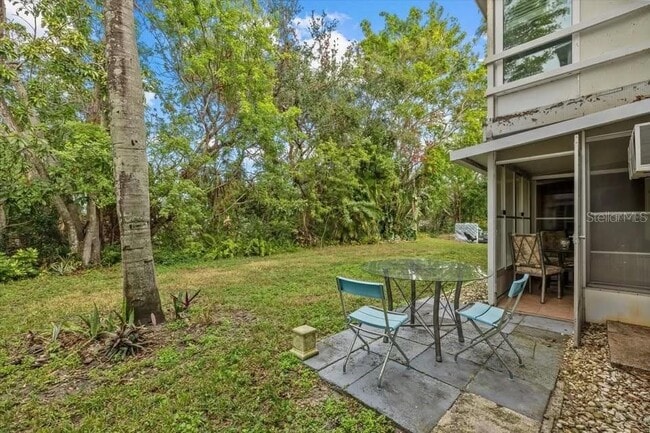 Building Photo - 2047 Canal Dr