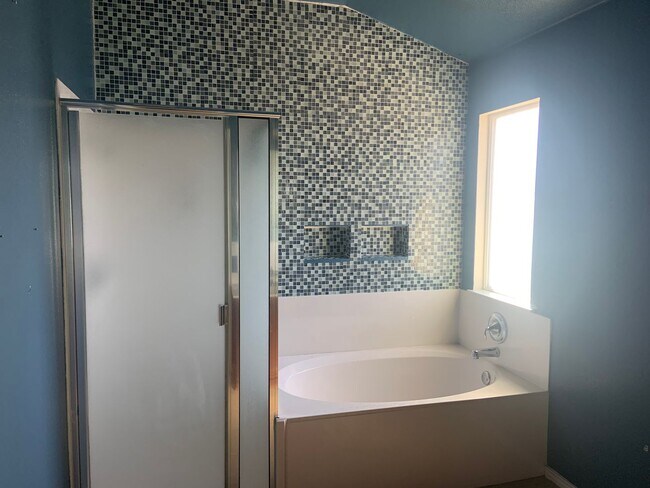 Building Photo - 4915 Allegany Dr