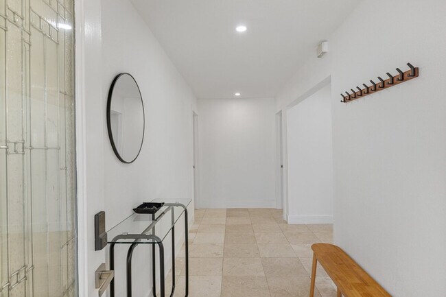 Building Photo - 398 Pinehurst Ave