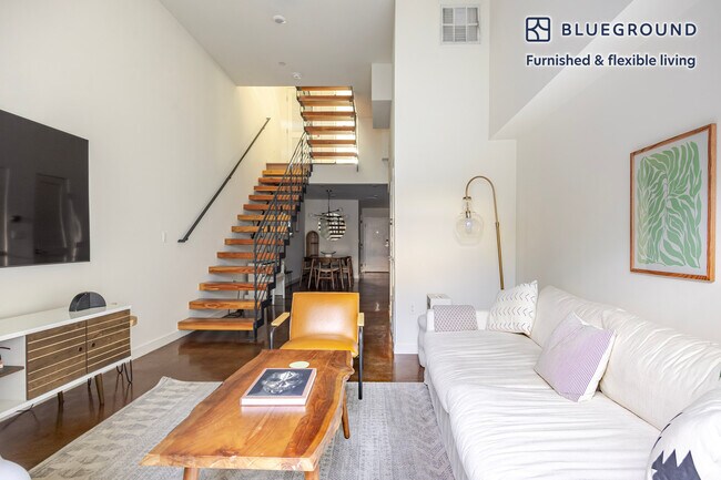 Building Photo - 654 N Virgil Ave