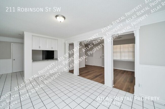 Building Photo - 211 Robinson St SW