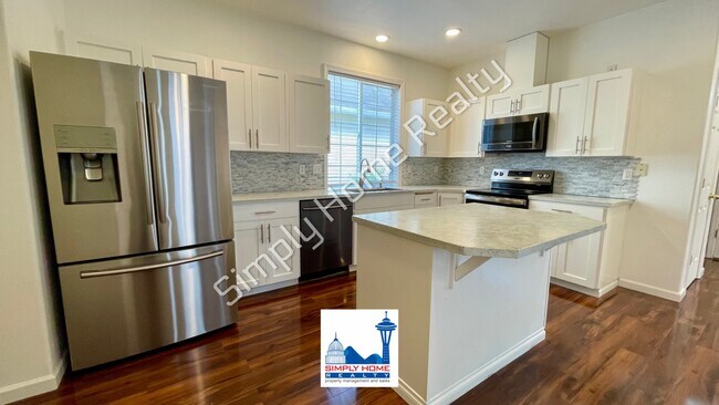 Building Photo - Step Inside To This Spacious & Comfortable 3-Bedroom Home!