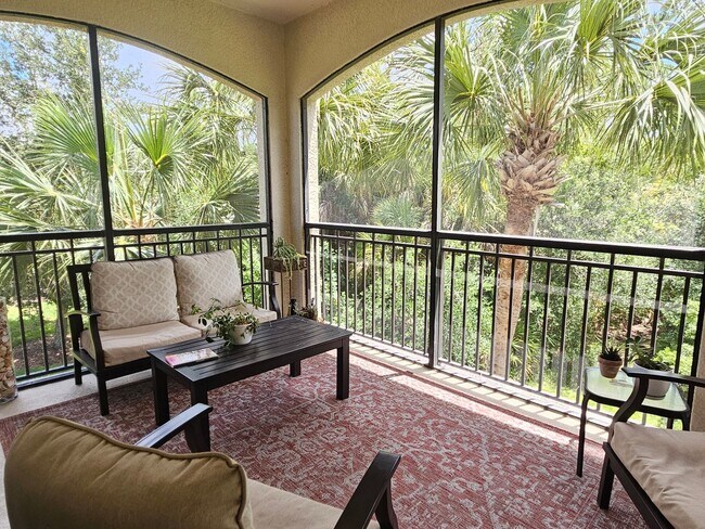 Building Photo - Annual Furnished or Unfurnished 3 Bedroom 2 Bathroom Second Floor Condo in Venetian Golf & River ...