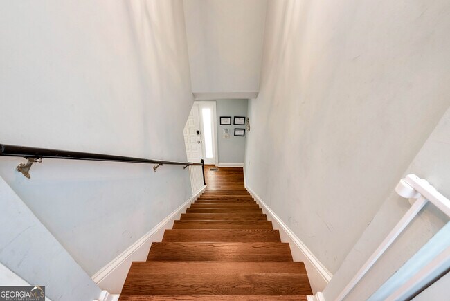 Building Photo - 3978 Pineshore Cir