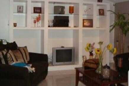 Building Photo - 1100 Manor Dr