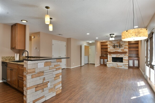 Building Photo - 809 Pecan St